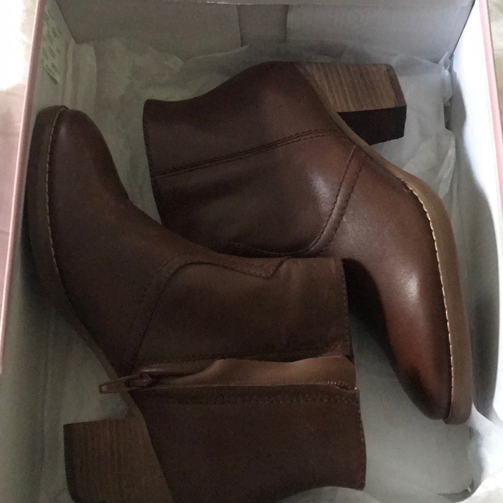 Crown Vintage “Samantha” Brown Leather Bootie Sz 6